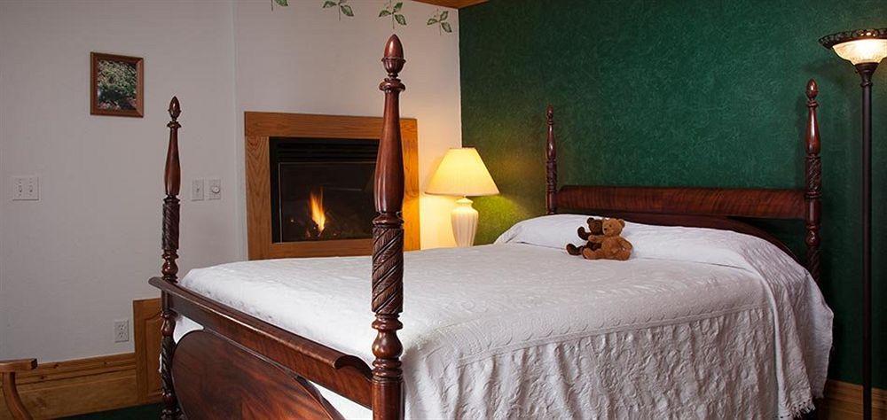 The Sawyer House Bed & Breakfast Стърджън Бей Екстериор снимка