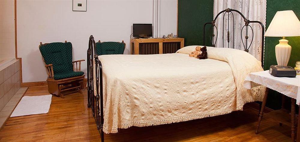 The Sawyer House Bed & Breakfast Стърджън Бей Екстериор снимка
